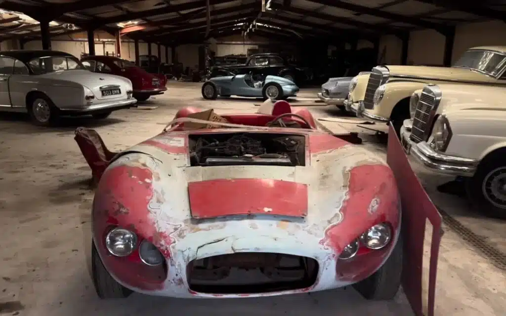 Abandoned-barn-once-belonging-to-high-profile-figure-is-uncovered-and-has-rare-cars-worth-millions