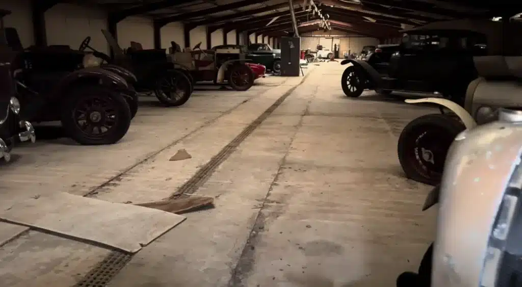 Abandoned-barn-with-rare-car-collection-worth-millions