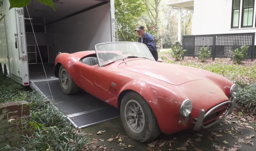 Expert baffled while searching home and finding a Ferrari 275 GTB/2 and Shelby Cobra 427 in abandoned underground garage