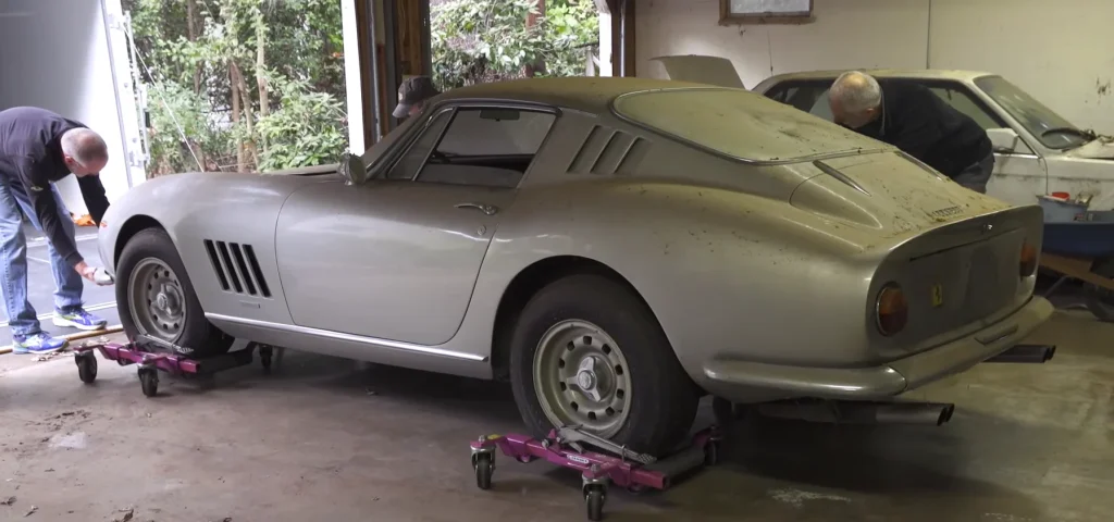 Expert baffled while searching home and finding a Ferrari 275 GTB/2 and Shelby Cobra 427 in abandoned underground garage