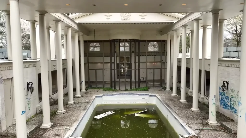 US men explore an abandoned cartel mansion that was raided in 2015 and discover Mercedes G-Wagons and a mysterious red room