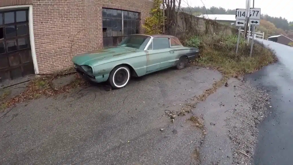 Abandoned-dealership-filled-with-classic-cars-is-an-internet-mystery