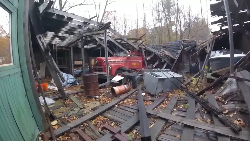 Abandoned-dealership-of-classic-cars-in-New-England-is-an-internet-mystery