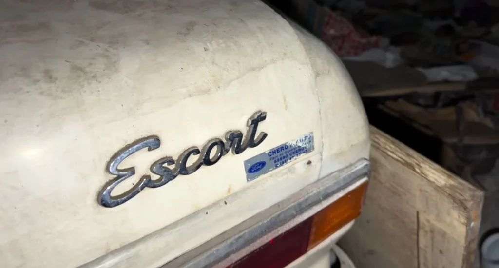 Explorer checking out abandoned home discovers an unexpected well-preserved rust-free Ford hidden in the garage