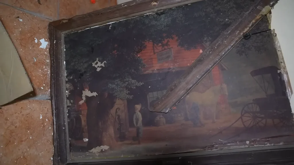 Explorers find an entire street of completely abandoned luxury mansions and there's a total mystery over who owned them
