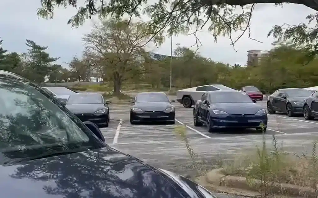 Abandoned-mall-parking-lot-is-full-of-hundreds-of-Tesla-cars