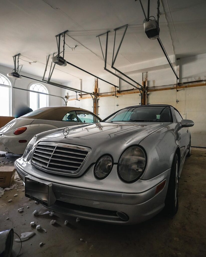 Abandoned-mansion-with-several-luxury-cars-