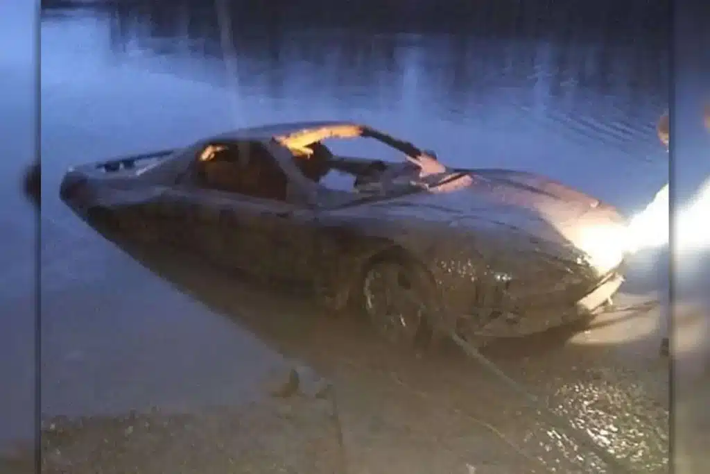 Acura NSX wrecked supercar pulled from water