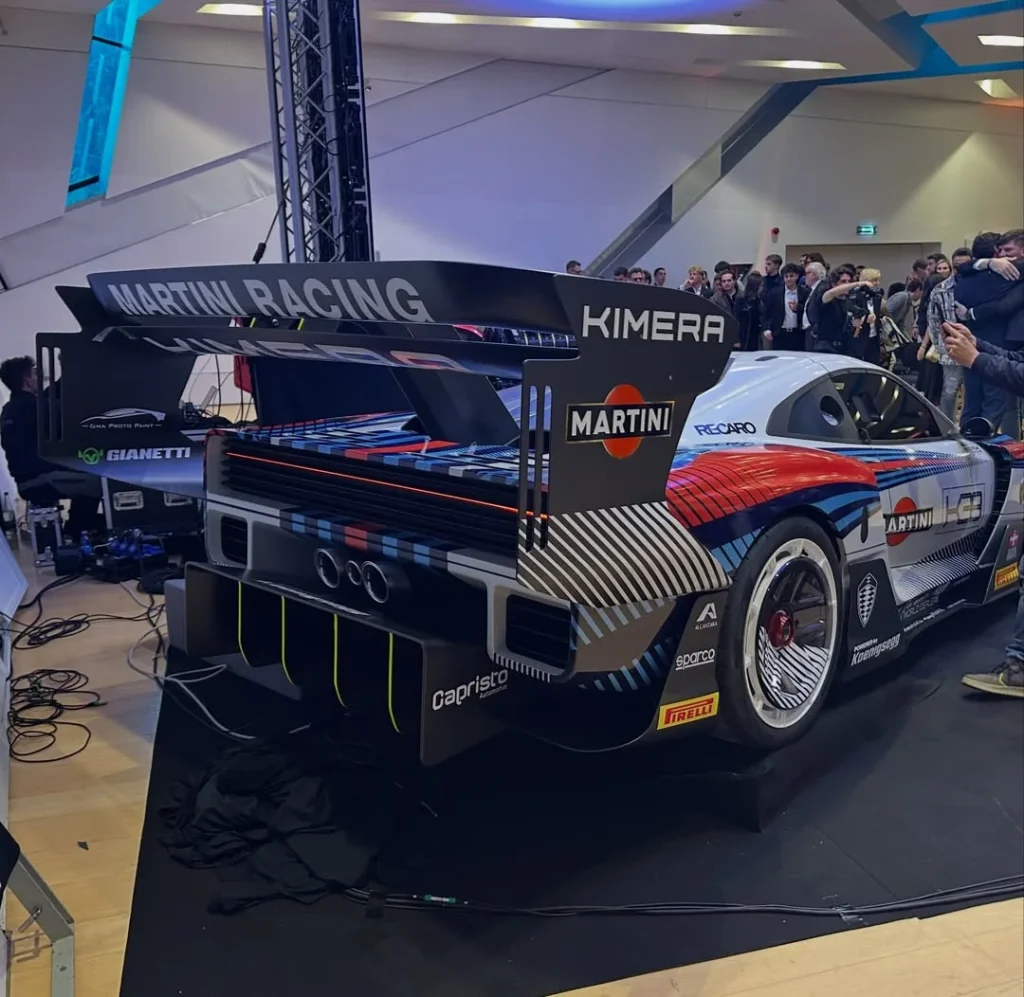 After launching two restomods, Italian automaker Kimera just unveiled its first all-new supercar, and it uses a Koenigsegg engine
