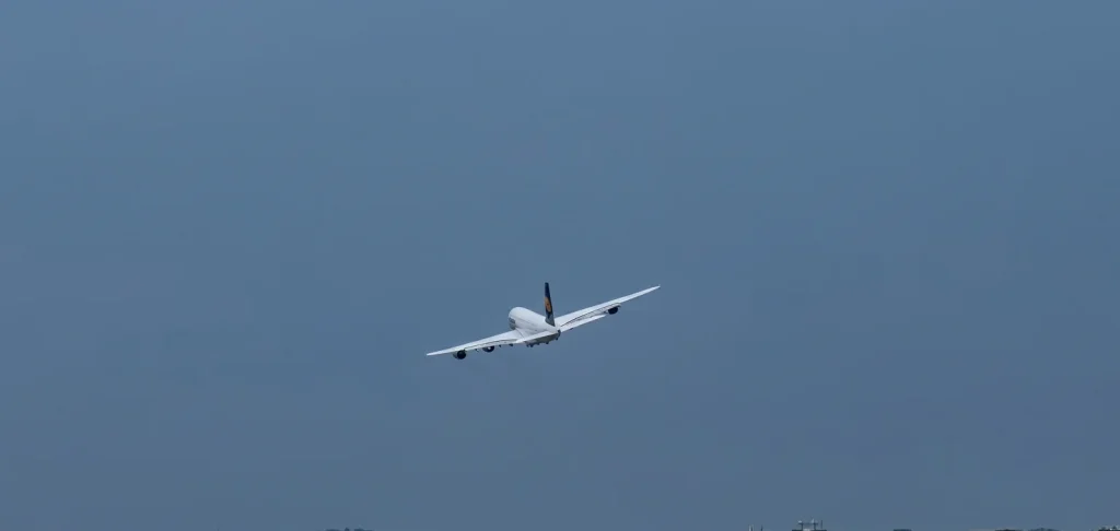 After over three decades years in the cockpit of an Airbus A380, retiring pilot Christian Pokorski was given a guard of honor before performing a breathtaking maneuver with passengers onboard