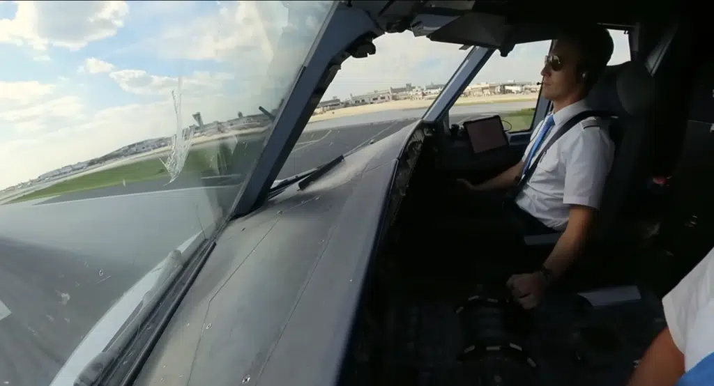 Amazing cockpit footage of pilot landing Airbus A330 into a very gusty Philadelphia