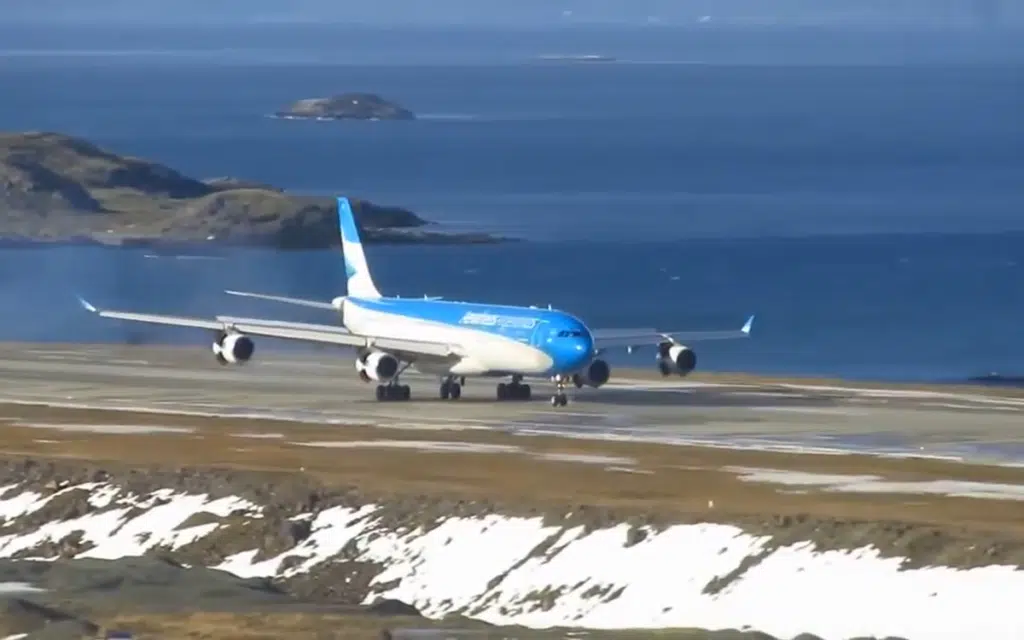 Airbus A340 airliner pilot pulls off unbelievable crosswind landing as it crabs in sideways while time stands still