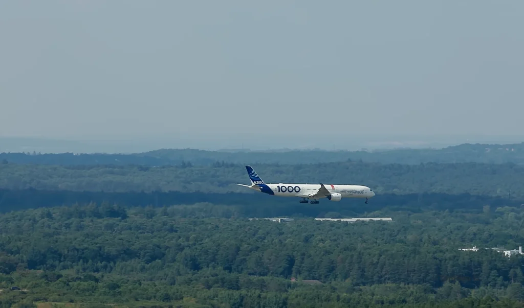 Pilot flies Airbus A350-1000 like it's a fighter jet performing whole range of wild maneuvers that leaves air show crowd stunned