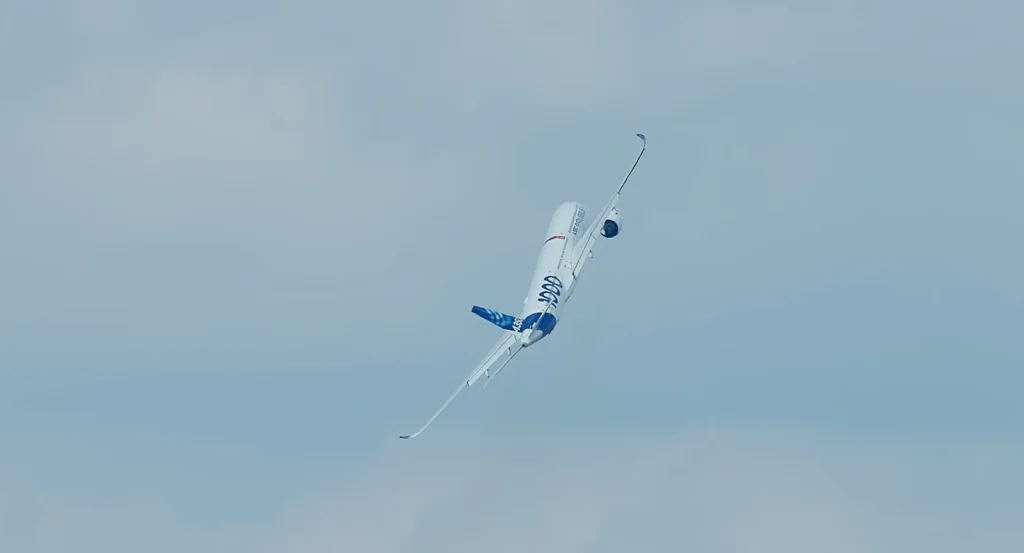 Pilot flies Airbus A350-1000 like it's a fighter jet performing whole range of wild maneuvers that leaves air show crowd stunned