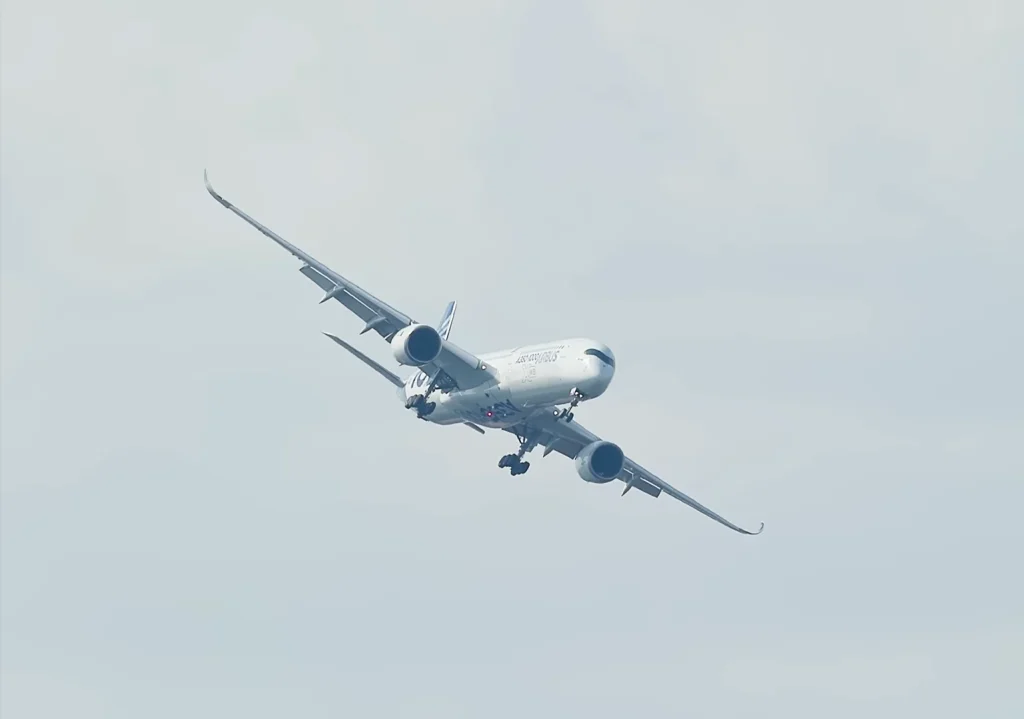 Pilot flies Airbus A350-1000 like it's a fighter jet performing whole range of wild maneuvers that leaves air show crowd stunned