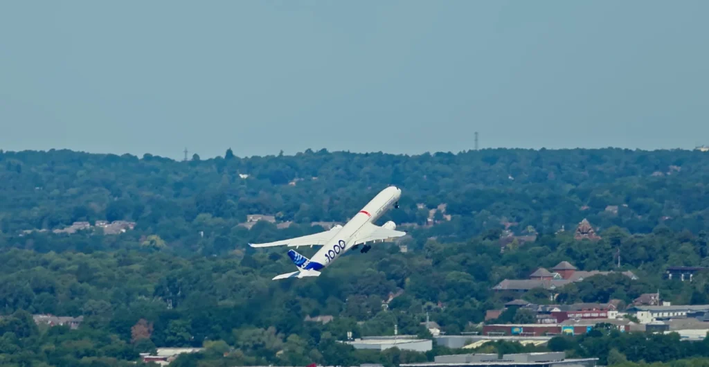 Pilot flies Airbus A350-1000 like it's a fighter jet performing whole range of wild maneuvers that leaves air show crowd stunned