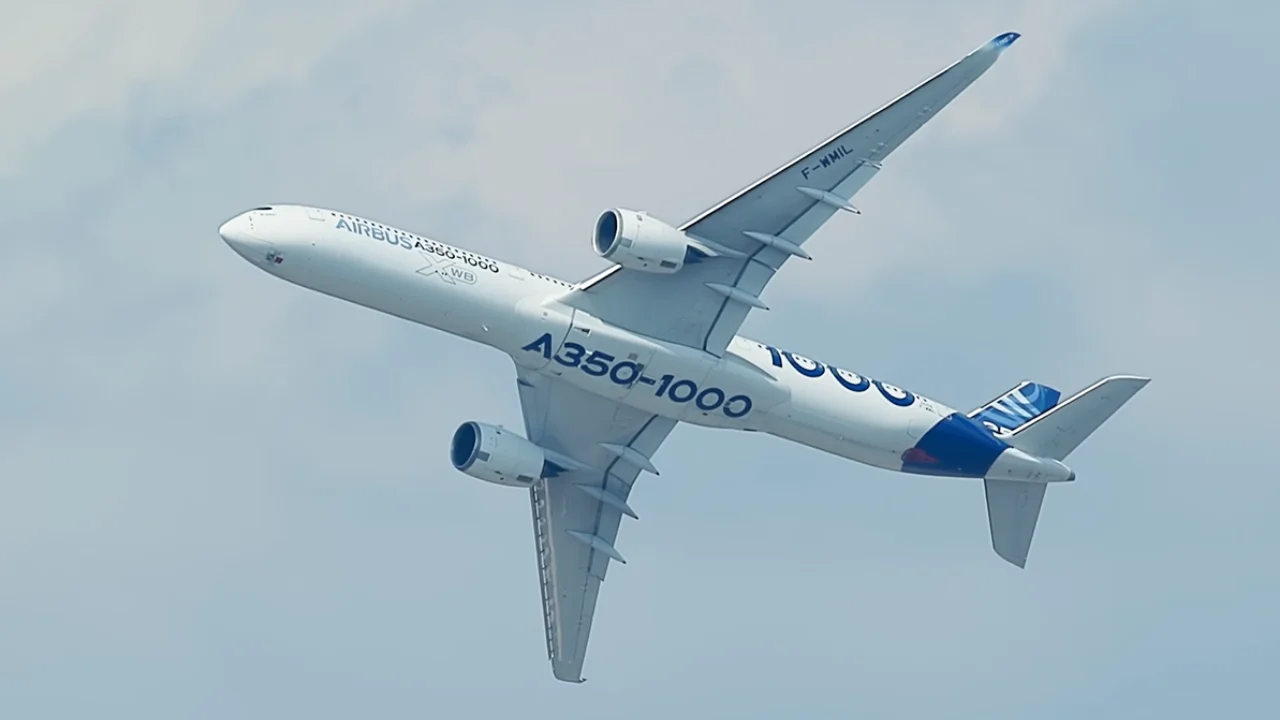 Pilot flies Airbus A350-1000 like it's a fighter jet performing whole range of wild maneuvers that leaves air show crowd stunned