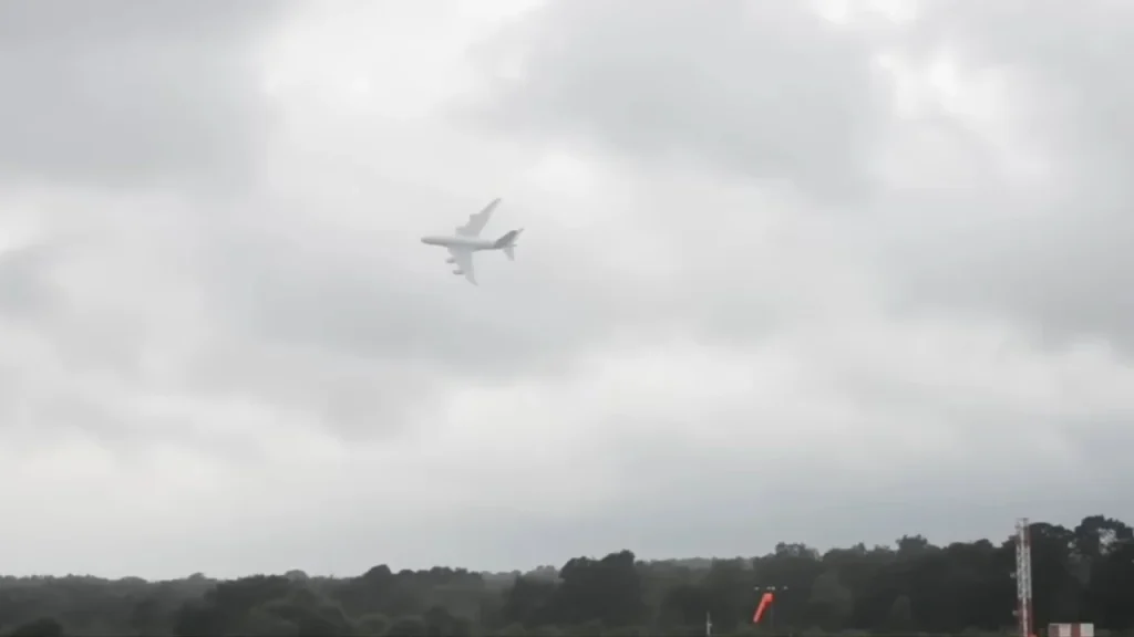 Airbus A380 airliner pulls off a turn so steep it exceeds the maximum bank angle and leaves onlookers stunned