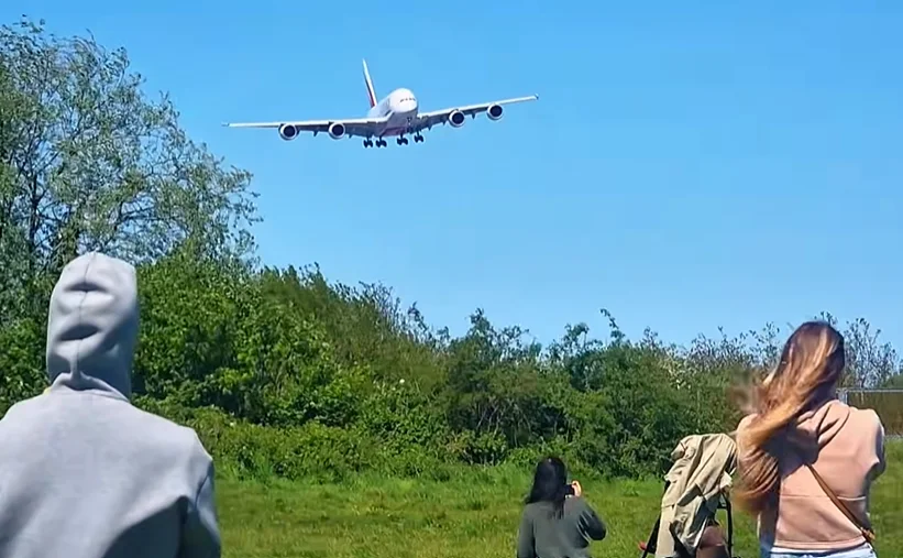 Pilot performing 'crab' crosswind landing in Airbus A380 leaves crowd of spectators speechless