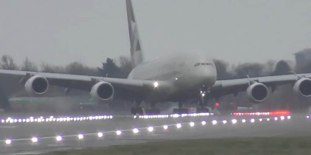 Airbus-A380-pilot-performs-unbelievable-sideways-landing-