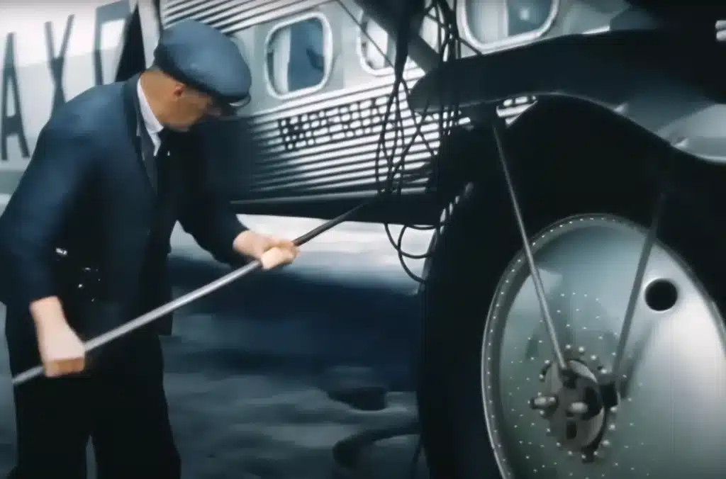 Rare historical footage shows what airports were like in 1935