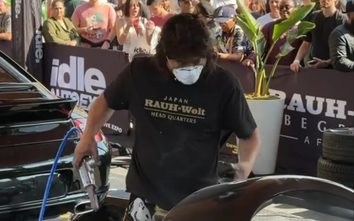 Akira Nakai built a 1-of-1 RWB Porsche 911 live for the first time in the history of Africa