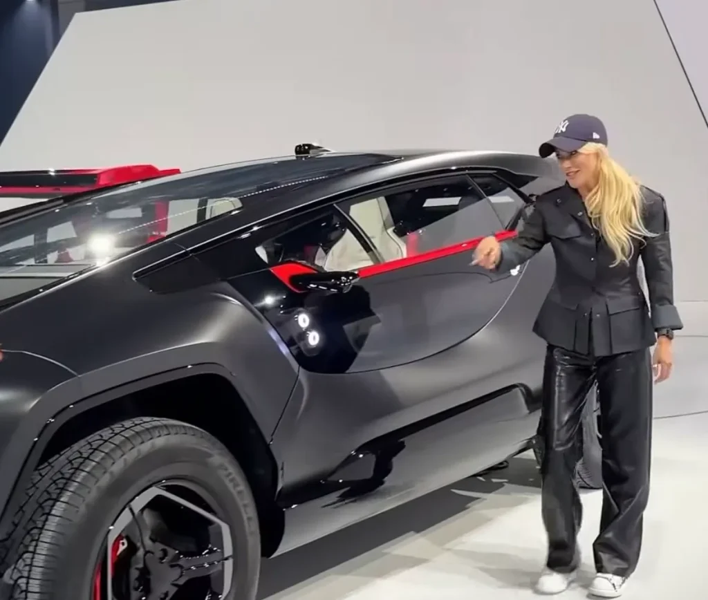 Alex Hirschi, aka Supercar Blondie, traveled to Saudi Arabia to find out more about the Ceer Exobot and the Ceer Exobot SUV, the first car designed and made in Saudi