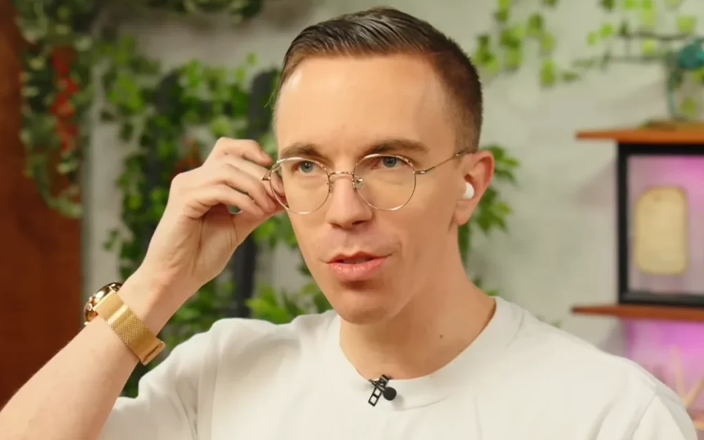 Cyber-savvy YouTuber Austin Evans bought eight 'illegal' tech gadgets from AliExpress, but what turns up is a wild depiction of the aftermarket site