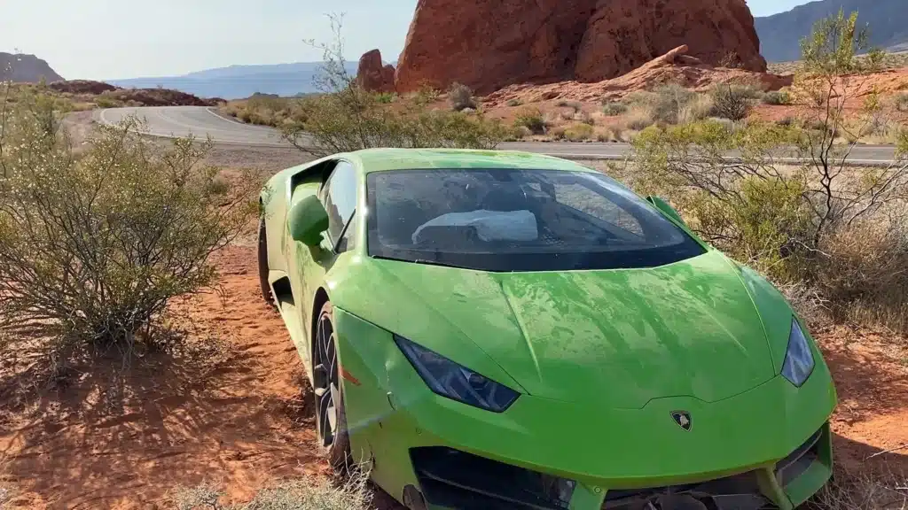 An-infamous-Lamborghini-Huracan-lays-abandoned-in-the-desert