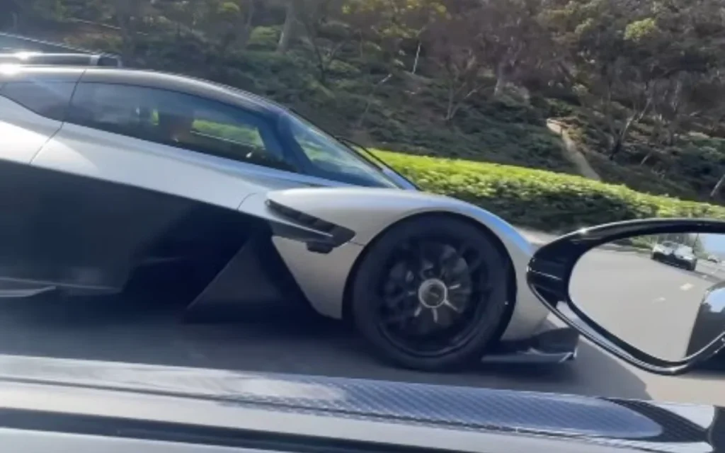 Driver stunned by $3,500,000 hypercar pulling up beside them they do not stop screaming in excitement at the V12 engine