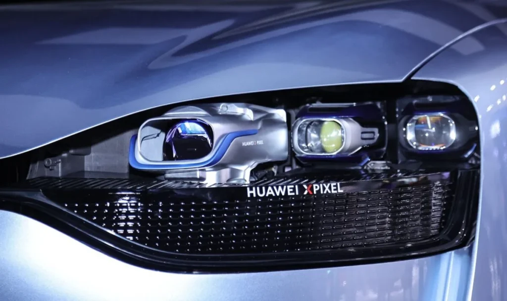Automakers are regularly looking for alternative technologies for headlights, but what Huawei has just done is unprecedented