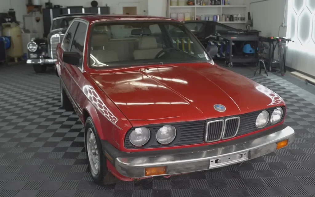 A BMW E30 that was left in disgusting condition, rotting in an abandoned house for 14 years, was rescued by WD Detailing and given its satisfying first wash