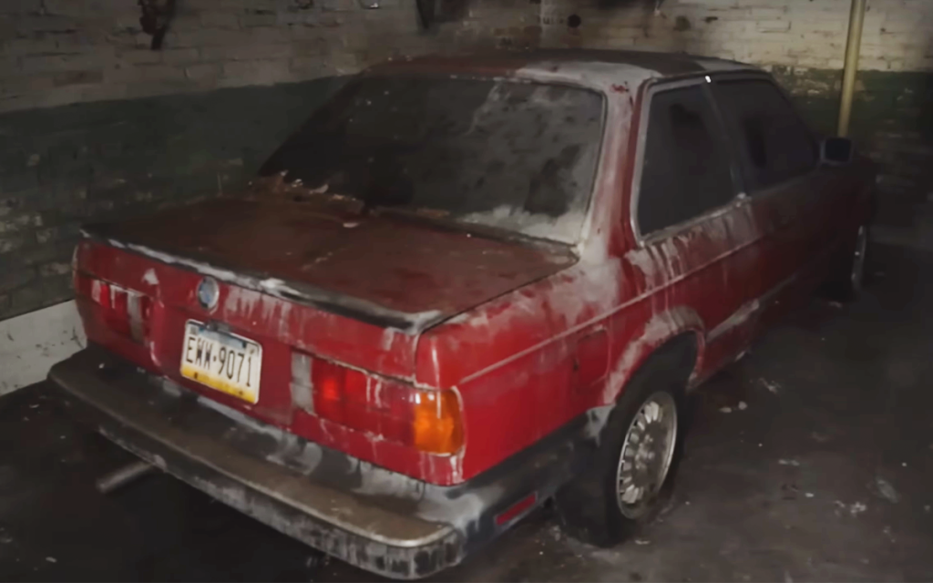 A BMW E30 that was left in disgusting condition, rotting in an abandoned house for 14 years, was rescued by WD Detailing and given its satisfying first wash