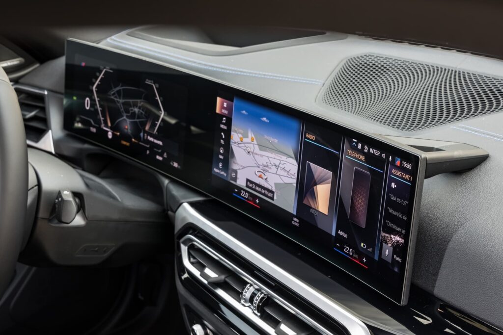 BMW curved display