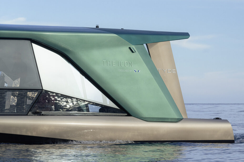 BMW hydrofoil boat, stern