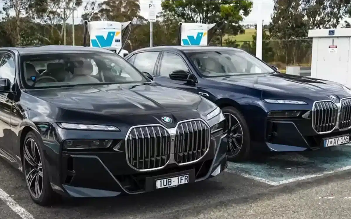 Benzynowe i elektryczne BMW idą łeb w łeb, uzyskując niesamowite rezultaty
