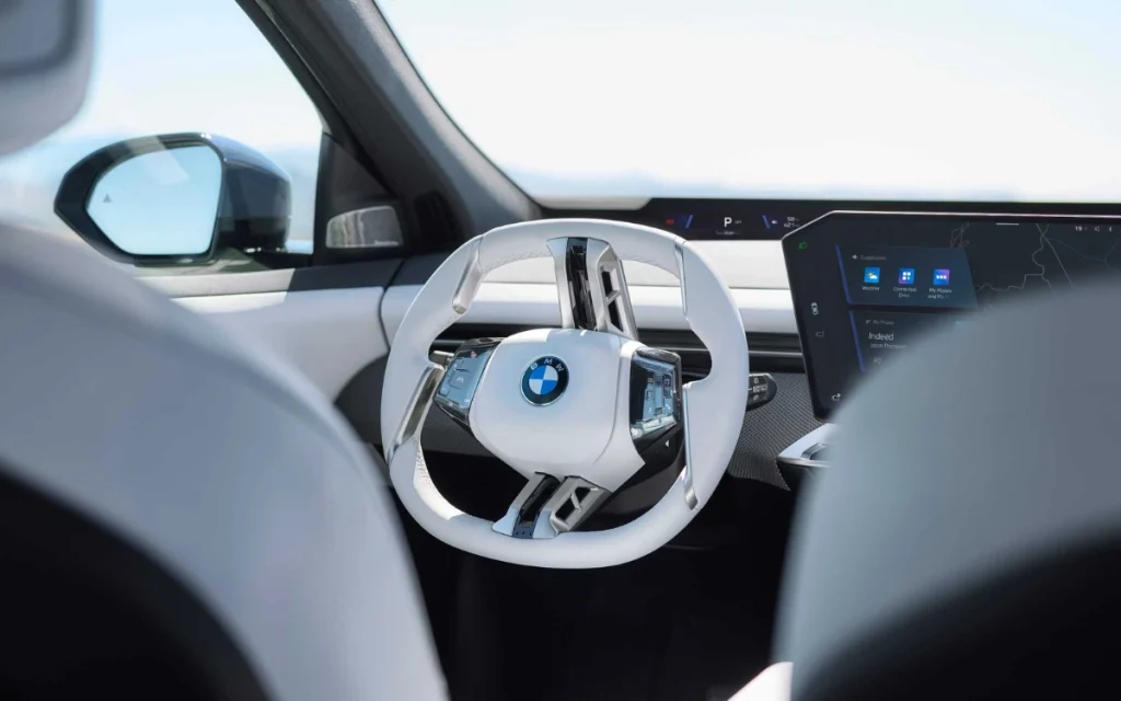 The new BMW steering wheel design looks unusual at first glance, but it all comes down to making room for something called Panoramic Vision. 