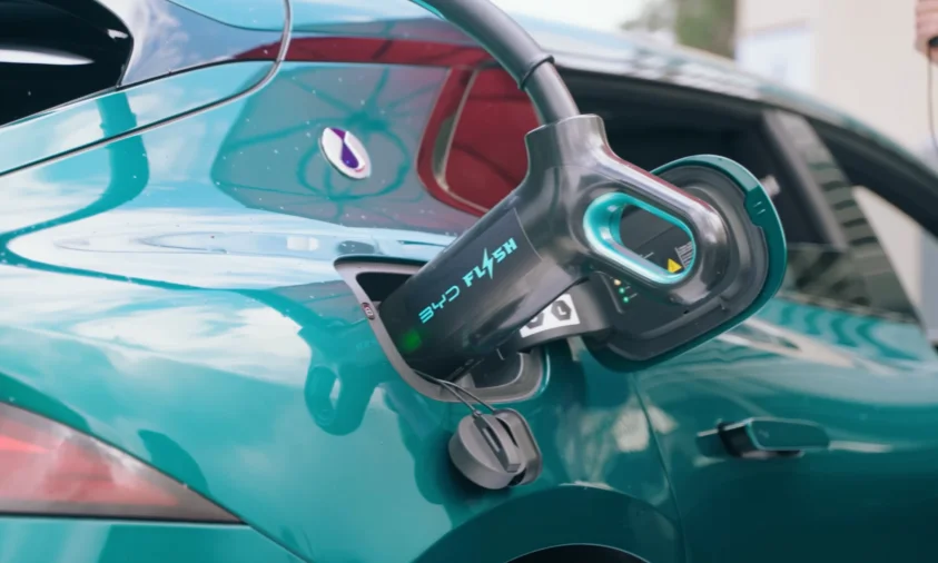 Woman visits BYD's Flash EV charging station and personally times how long it takes to charge a car to see if the 5-minute claim is true