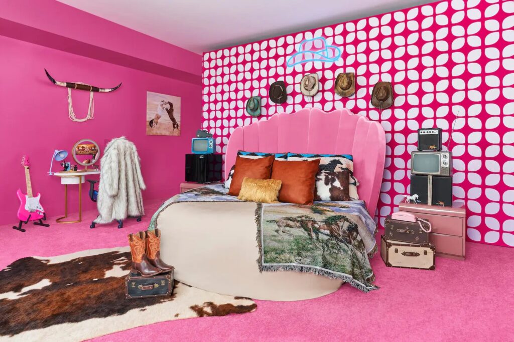 Barbie Airbnb, bedroom