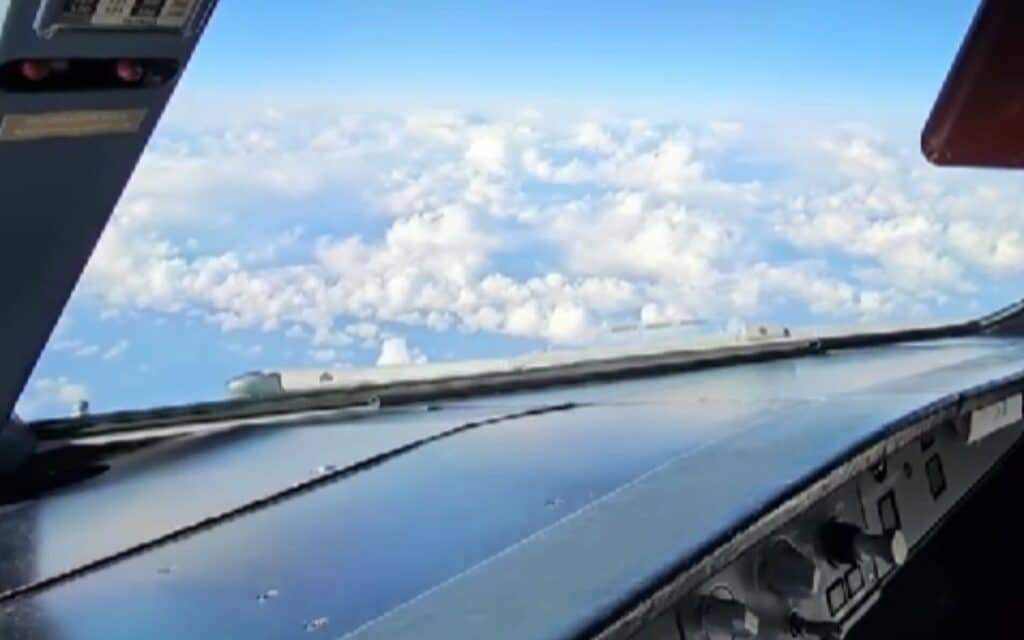 Pilot traveling through North Atlantic Tracks