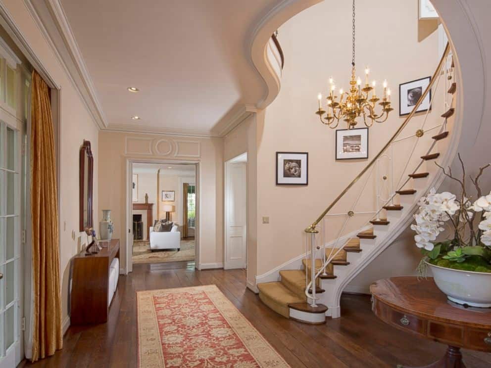 Beverly Hills mansion, lounge