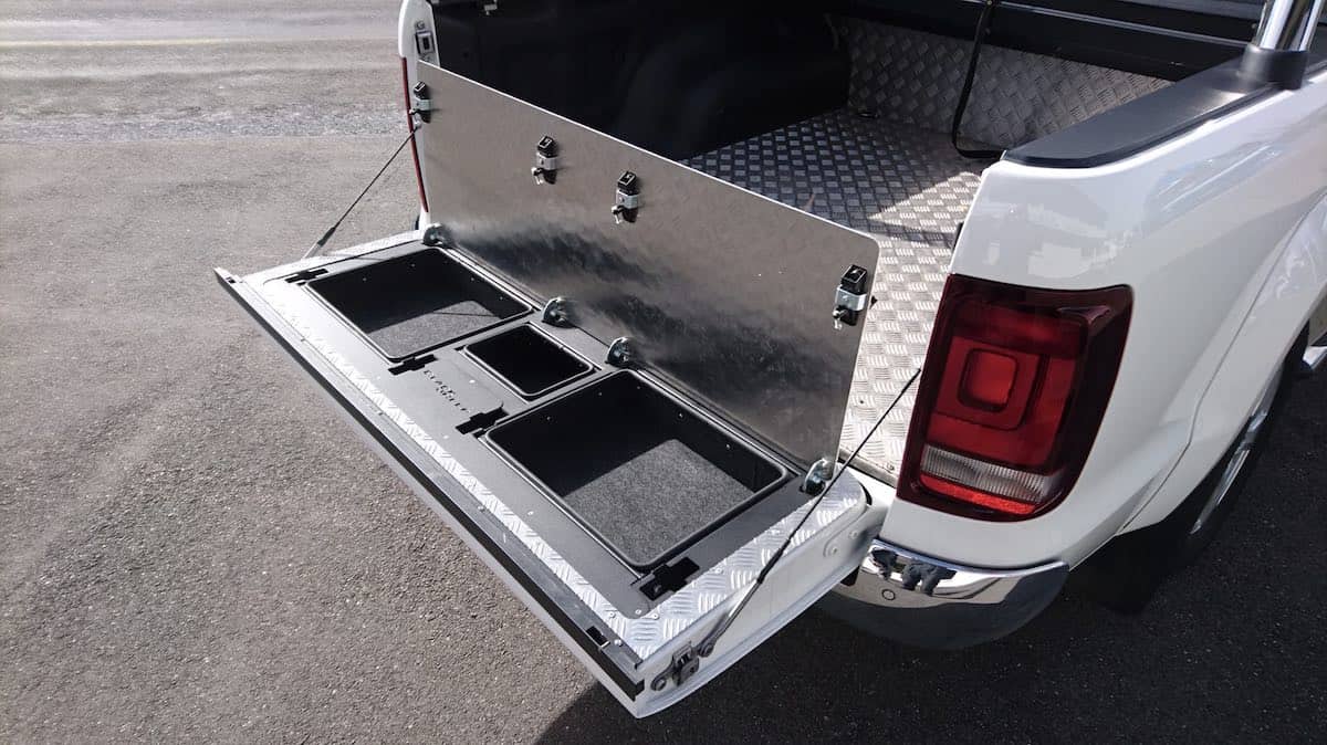 Hidden compartment in VW Amarok tailgate