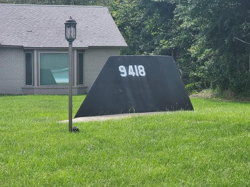Rare SR-71 rudder listed on eBay for $1,000,000 appears in US man’s front yard, encased in hundreds of pounds of cement