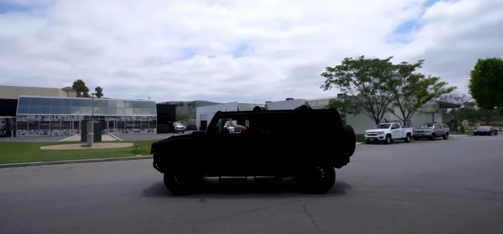 California man painted his Jeep with the blackest paint in the world and it basically disappeared