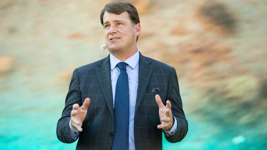 Jim Farley reveals the reason he chose not to drive a Tesla in favor of a Chinese EV and Musk won't be happy
