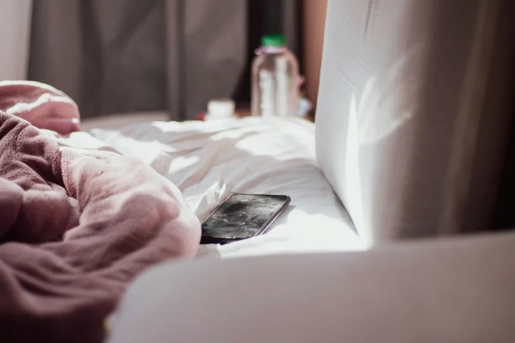 Expert reveals truth about whether the light from your phone affects your sleep and it's eye-opening