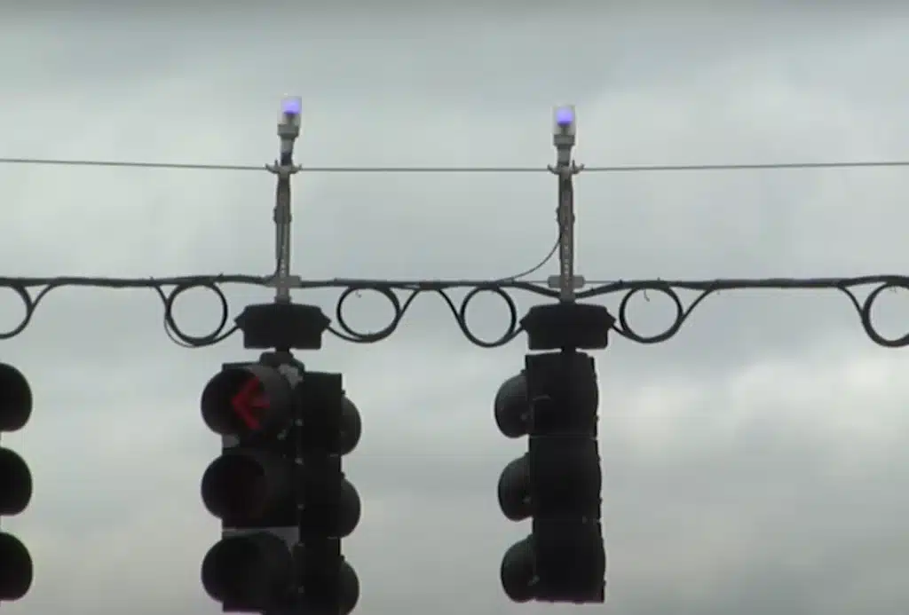 Florida drivers have started noticing blue lights mounted on traffic signals, this is what they're for