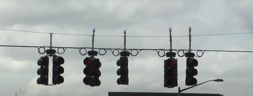 Florida drivers have started noticing blue lights mounted on traffic signals, this is what they're for