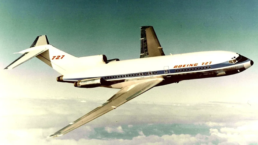 Past footage of the Boeing 727 has made people feel nostalgia due to the incredibly loud reverse thrust