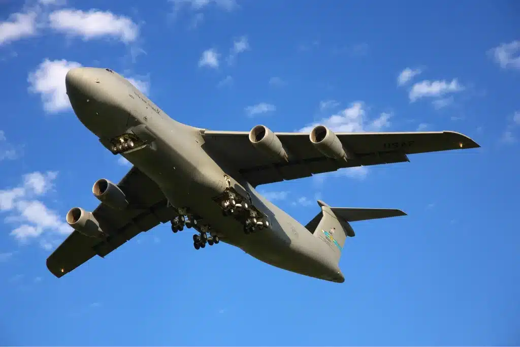 Boeing-747-8-Freighter-Vs-Lockheed-C-5-Galaxy-Speed